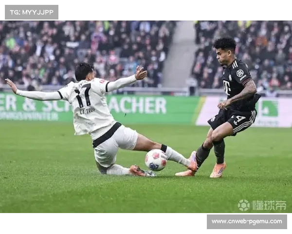 卡斯特罗普染红迪亚斯险受伤孔帕尼怒斥判罚门兴早陷人数劣势